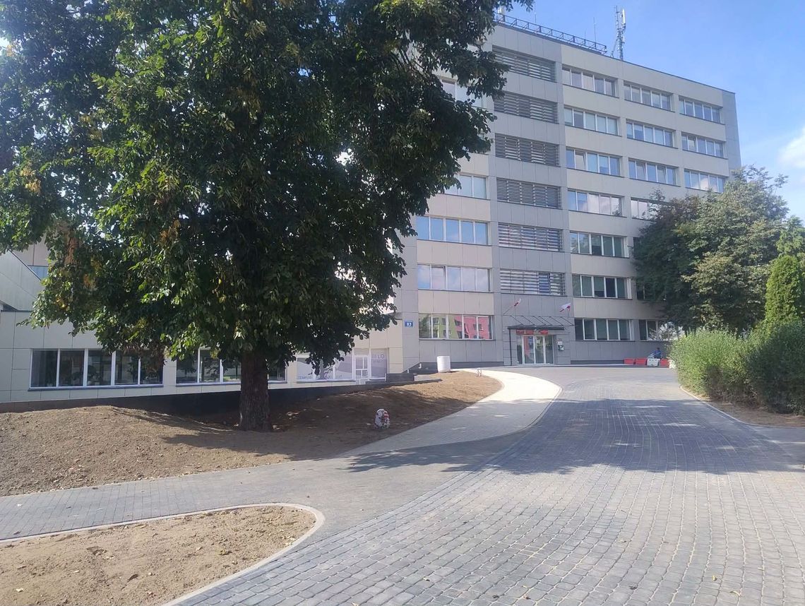 🏫 Wejście główne do szkoły znowu otwarte