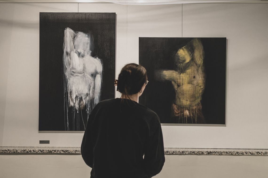 🖼 Wernisaż wystawy „Stany Nierównoległe” Karoliny Dadury w Suwałkach