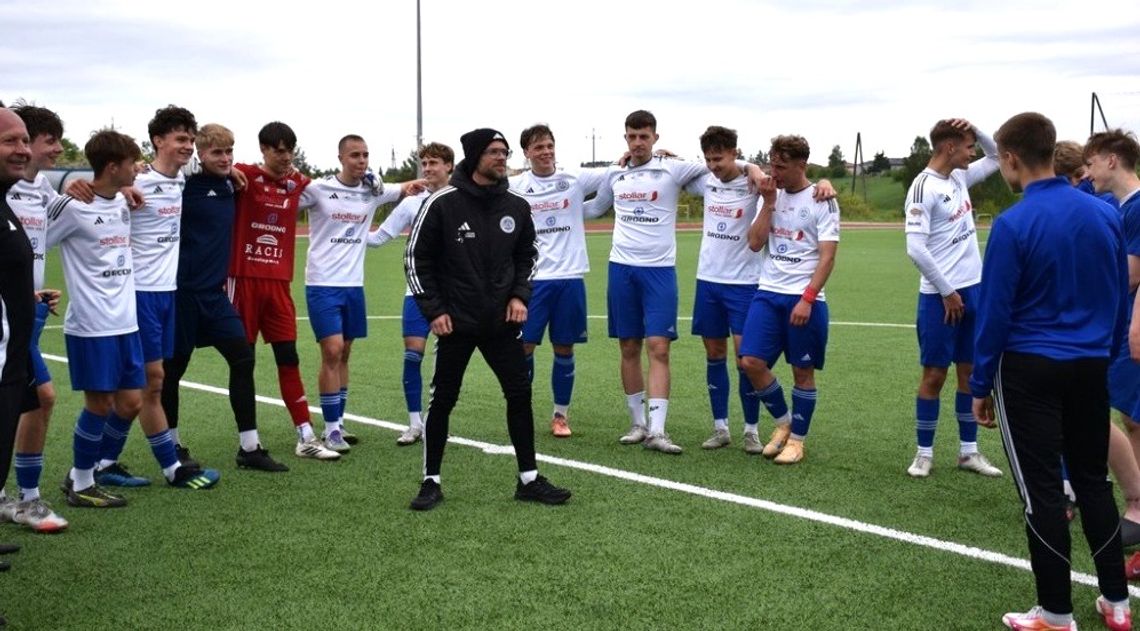 ⚽🏆 Wigry II Suwałki awansowały do Klasy Okręgowej! Młoda drużyna przypieczętowała sukces kolejkę przed końcem sezonu ⚽🏆 Wigry II Suwałki awansowały do Klasy Okręgowej! Młoda drużyna przypieczętowała sukces kolejkę przed końcem sezonu
