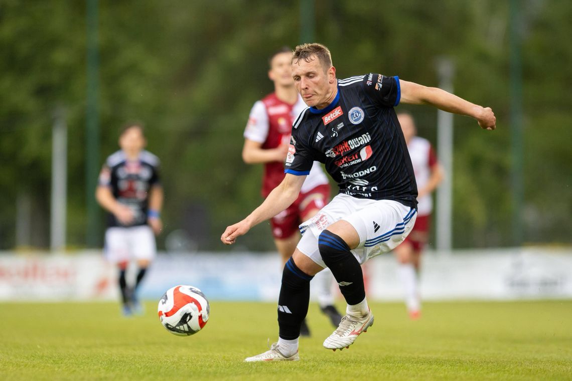 ⚽ Wigry Suwałki żegnają się z Podlaskim Pucharem Polski po rzutach karnych