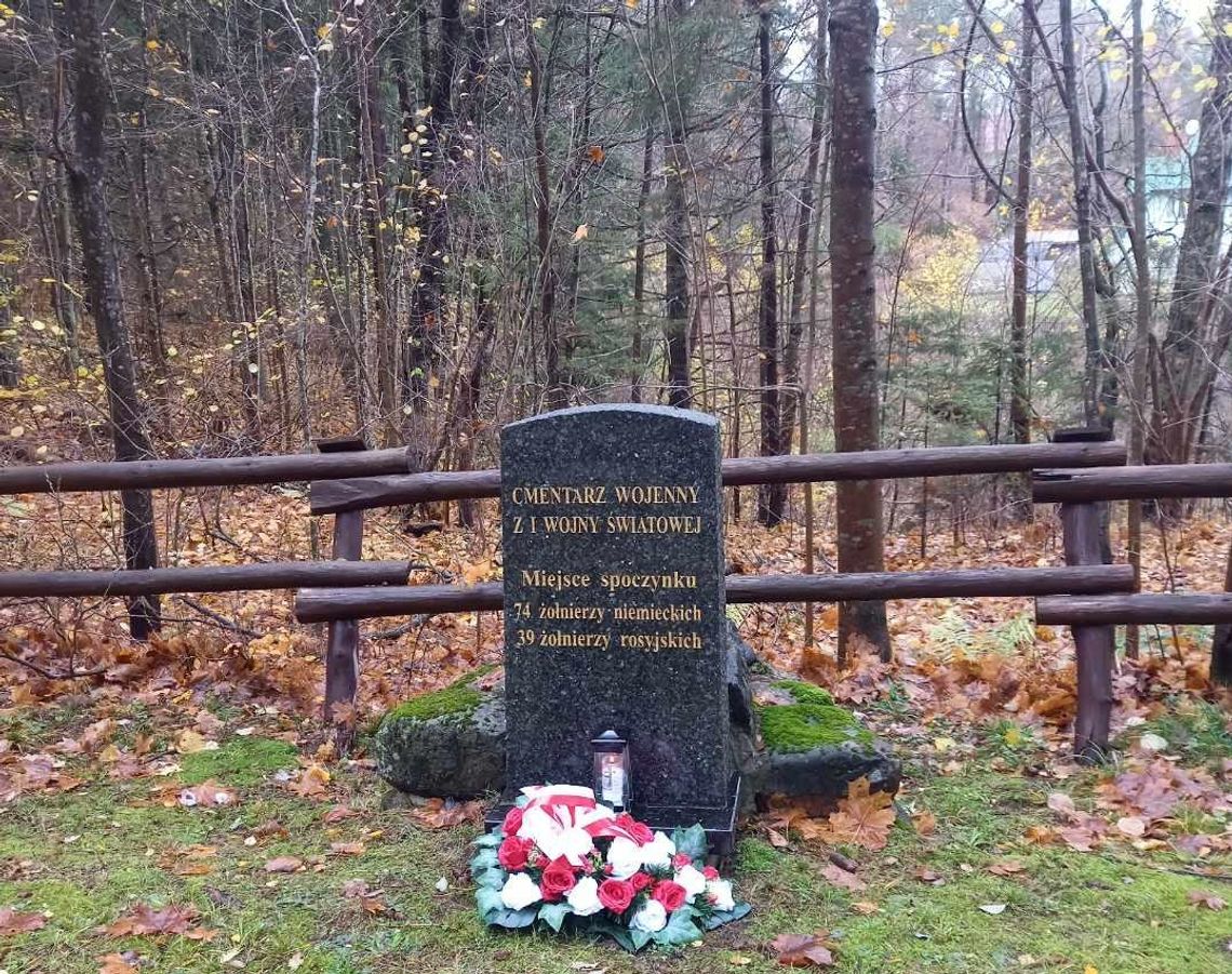 Władze gminy Suwałki oddały hołd poległym żołnierzom Władze gminy Suwałki oddały hołd poległym żołnierzom