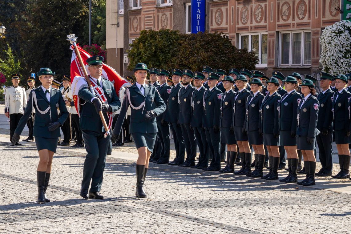 Wojewódzkie obchody Dnia KAS w Białymstoku. Awanse, odznaczenia i ślubowanie nowych funkcjonariuszy