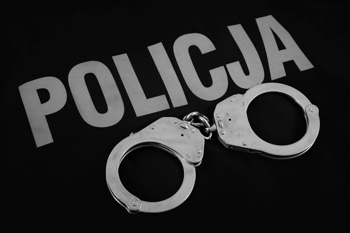 Wpadł na ulicy! 👮‍♀️ Poszukiwany 36-latek zatrzymany przez policjantów z Filipowa