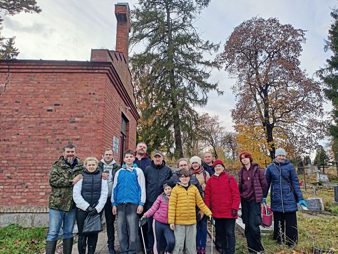 Wspólna pamięć i praca – porządkowanie Cmentarza Siedmiu Wyznań Wspólna pamięć i praca – porządkowanie Cmentarza Siedmiu Wyznań