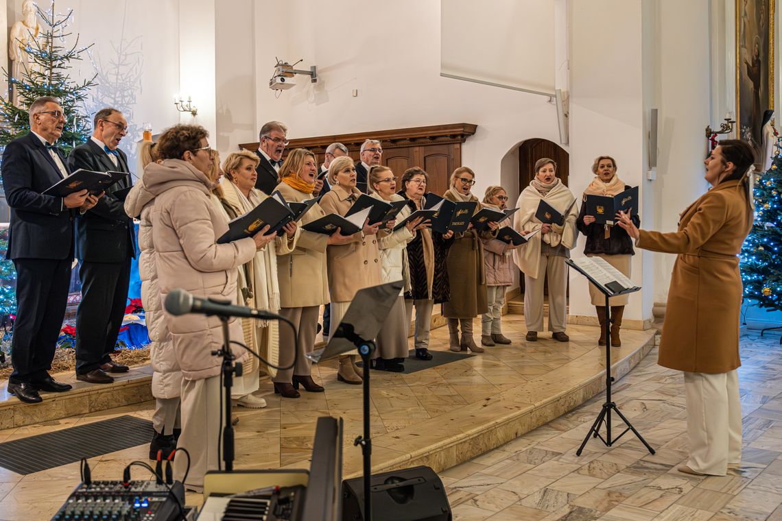 🎶 „Wśród nocnej ciszy” – kolędowy wieczór w suwalskiej konkatedrze
