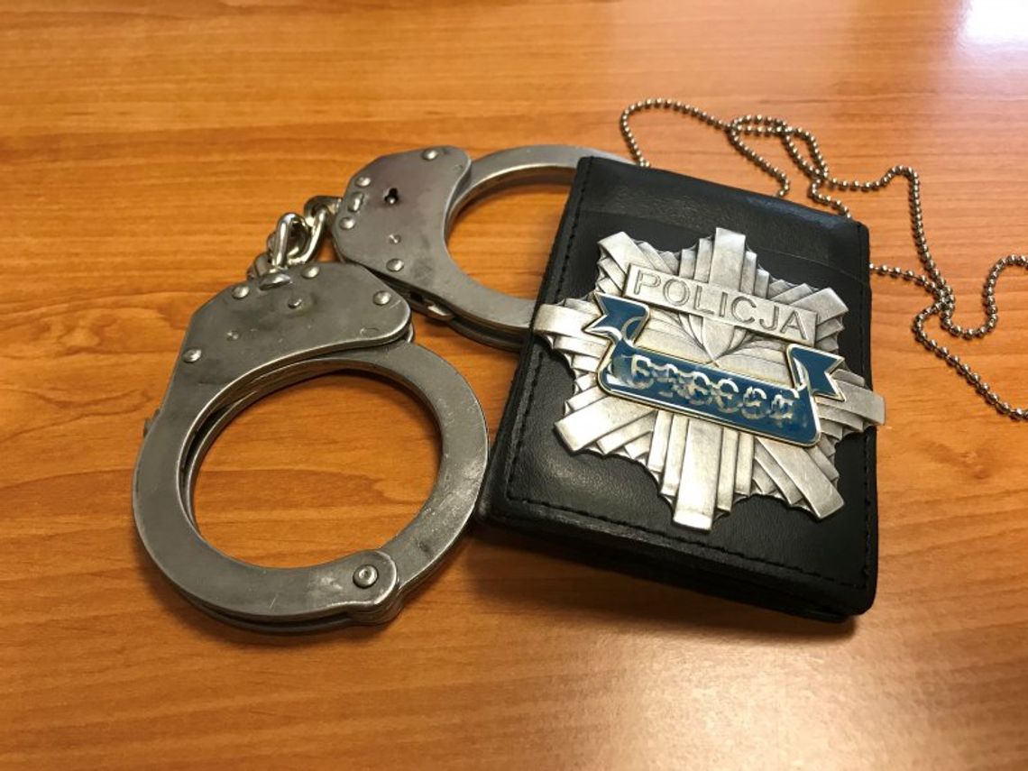 Wtargnął do domu seniora, pobił go i żądał pieniędzy. 45-latek w areszcie