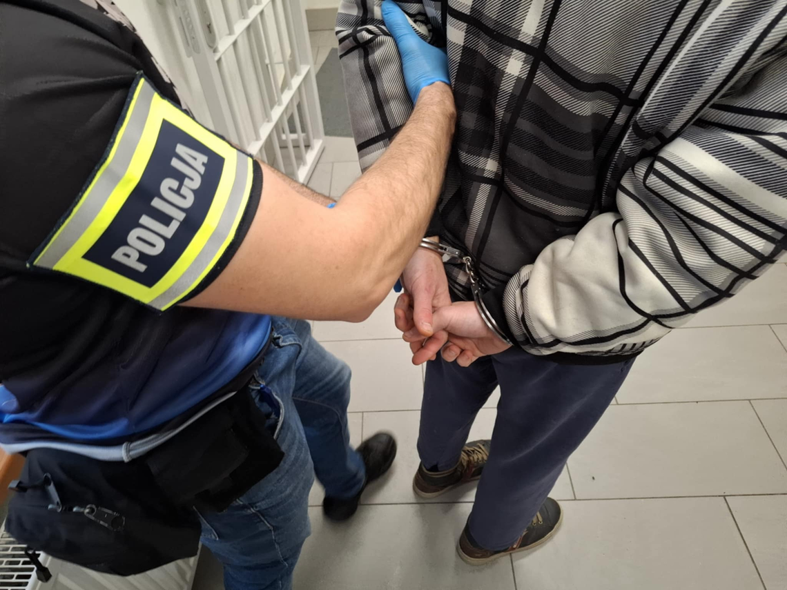 🚨 Wykorzystał otwarte drzwi i okradł piwnicę. 29-latek zatrzymany przez policję 🚨 Wykorzystał otwarte drzwi i okradł piwnicę. 29-latek zatrzymany przez policję