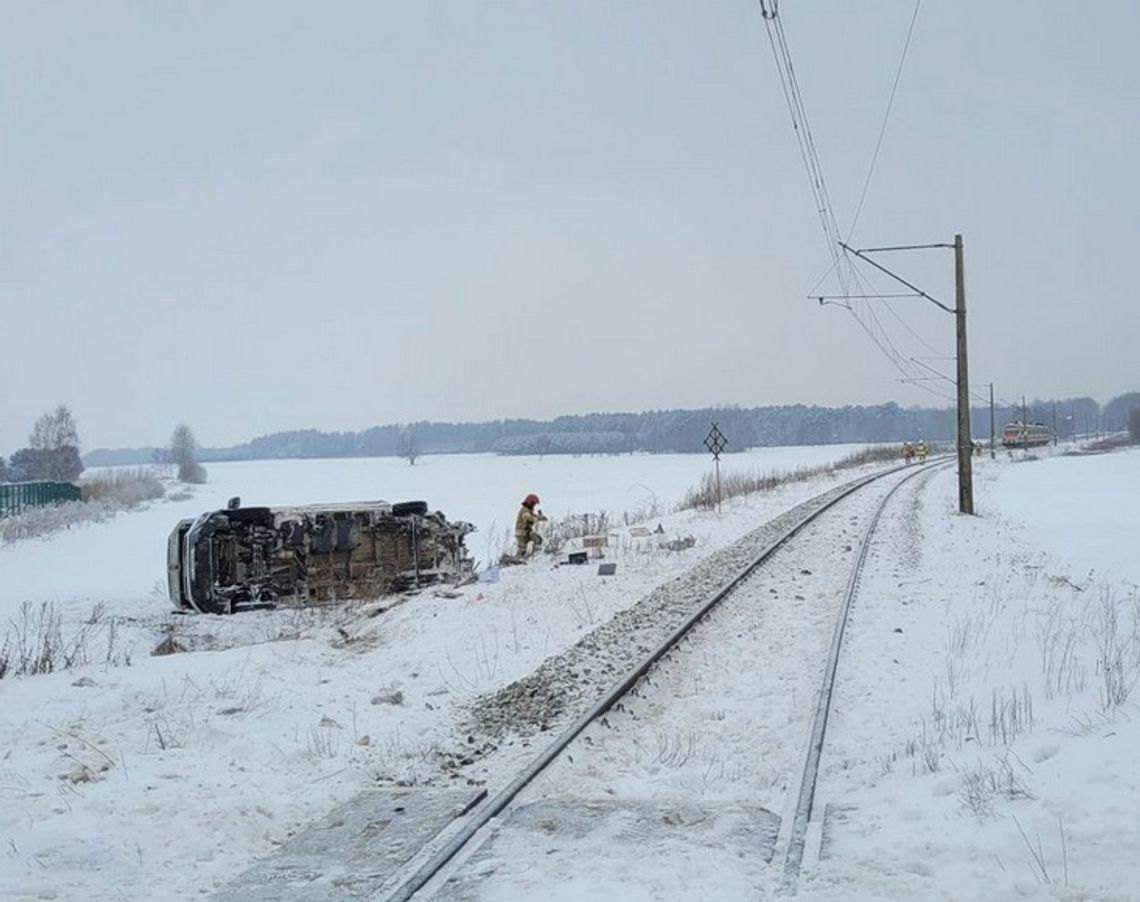 🚨 Wypadek kolejowy w Zastoczu. Bus zderzył się z pociągiem