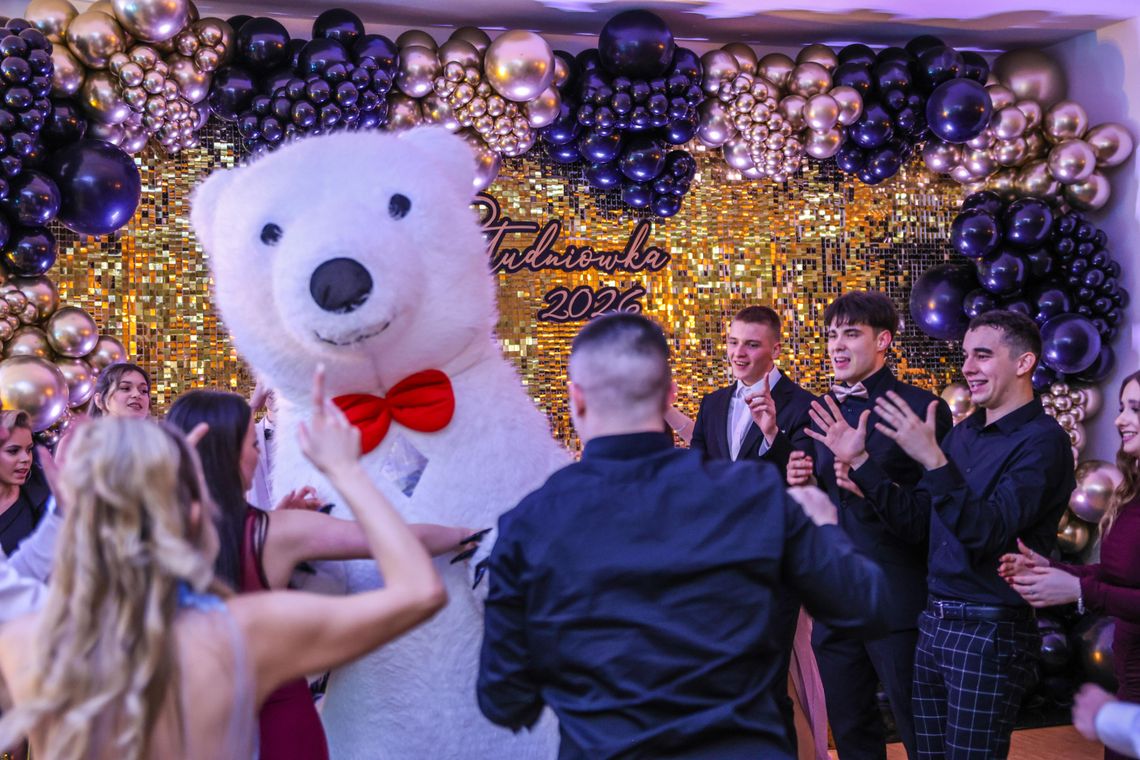 Wystartował sezon studniówek w Suwałkach. Jako pierwsi bawili się uczniowie ZS nr 6 i II LO