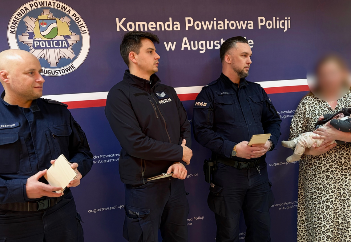 Wzruszające podziękowania dla policjantów, którzy uratowali życie niemowlęciu