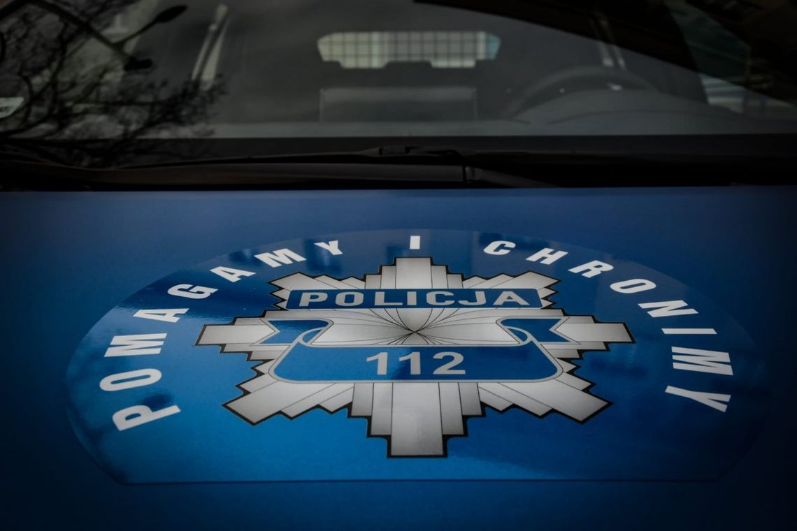 🚨 Z cofniętymi uprawnieniami ugrzązł w błocie i poprosił policjantów o pomoc 🚨 Z cofniętymi uprawnieniami ugrzązł w błocie i poprosił policjantów o pomoc