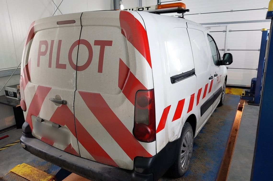 Z kogutami na dachu i kontrabandą w aucie. Udaremniony przemyt papierosów w Budzisku Z kogutami na dachu i kontrabandą w aucie. Udaremniony przemyt papierosów w Budzisku