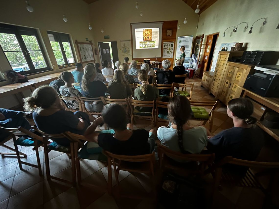 Za nami kolejne „Gawędy o przyrodzie”. O roślinach i grzybach w kryminalistyce opowiadała ekspertka WPN