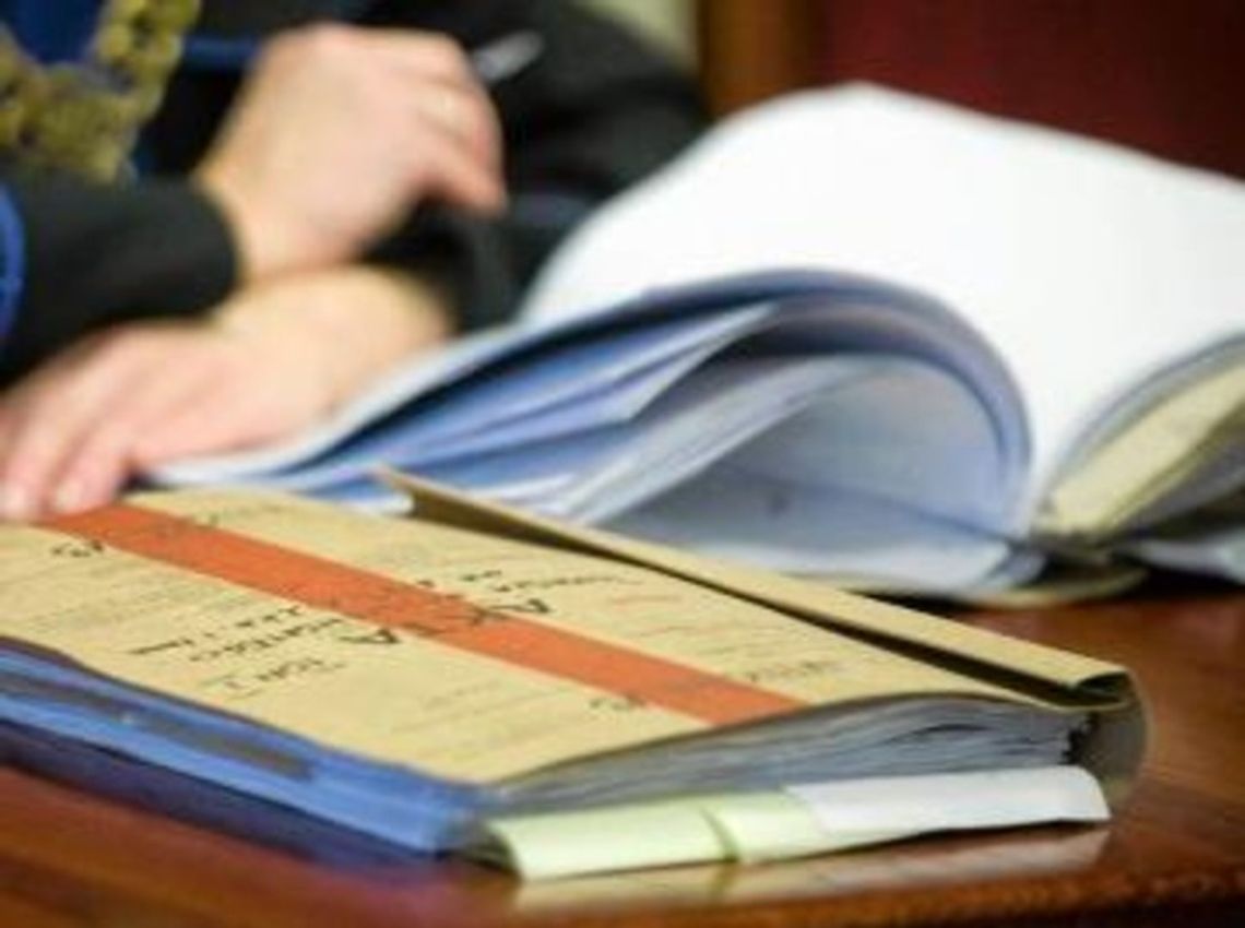 Zaatakował mieczem pokrzywdzonego – 21-latek z Olecka tymczasowo aresztowany 🗡️🚓