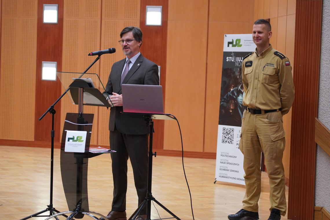 Zagrożenia z powietrza. W Suwałkach szkolono dyrektorów szkół