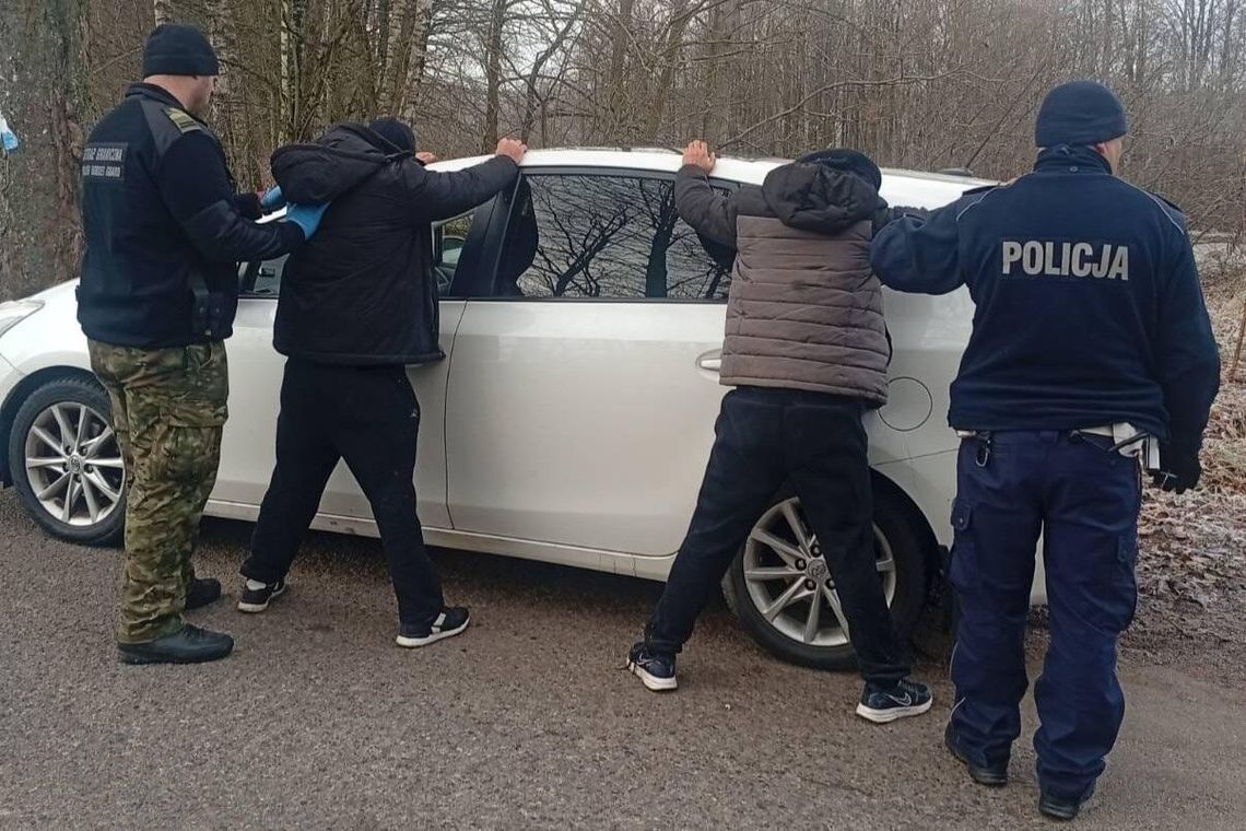 🚔 Zatrzymana obywatelka Łotwy przewoziła dwóch Afgańczyków. Interwencja Straży Granicznej i Policji w Mieruniszkach 🚨 🚔 Zatrzymana obywatelka Łotwy przewoziła dwóch Afgańczyków. Interwencja Straży Granicznej i Policji w Mieruniszkach 🚨