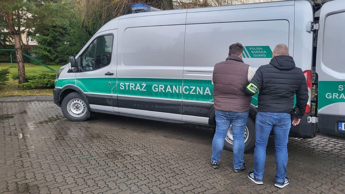 Zatrzymani za pomocnictwo w organizowaniu nielegalnego przekraczania granicy Zatrzymani za pomocnictwo w organizowaniu nielegalnego przekraczania granicy