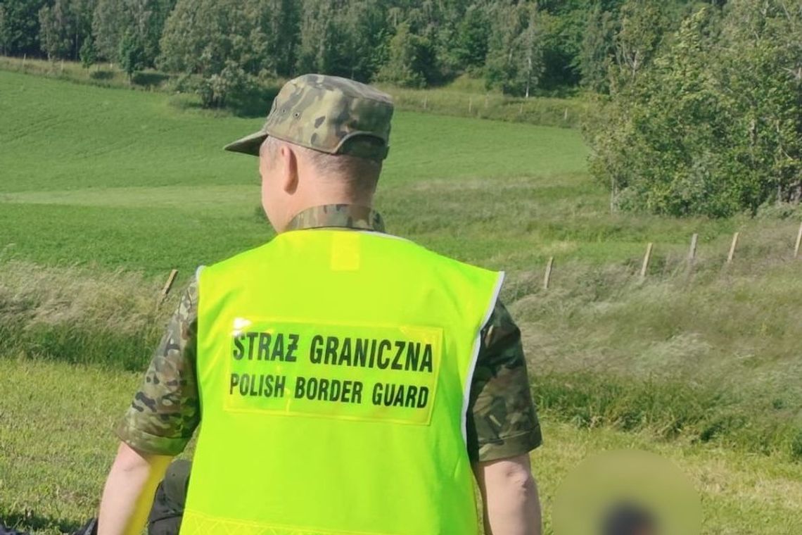 Zatrzymano 11 migrantów po nielegalnym przekroczeniu granicy z Litwy