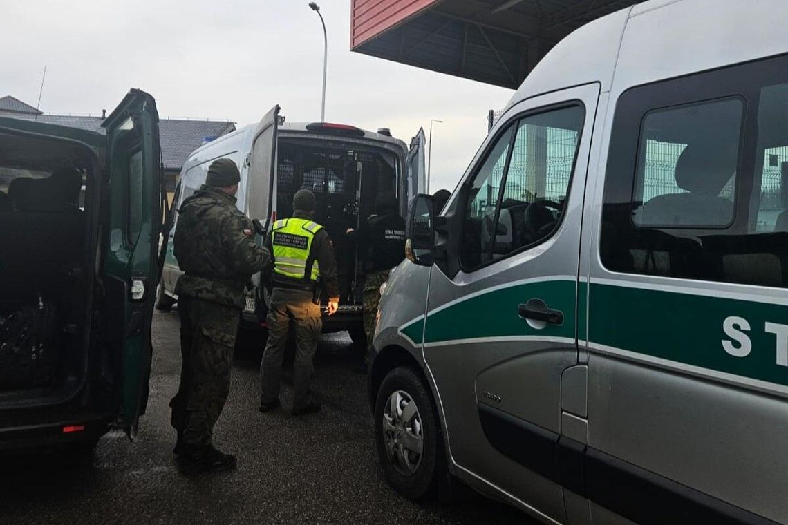 🚔 Zatrzymany kierowca przewożący nielegalnych migrantów. Straż Graniczna z Rutki-Tartak udaremniła kolejny transport