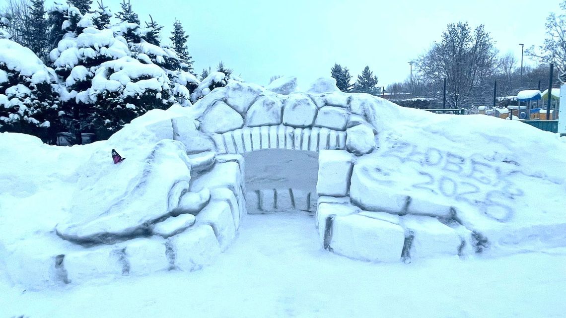 Zimowa magia pod miejskim żłobkiem w Suwałkach