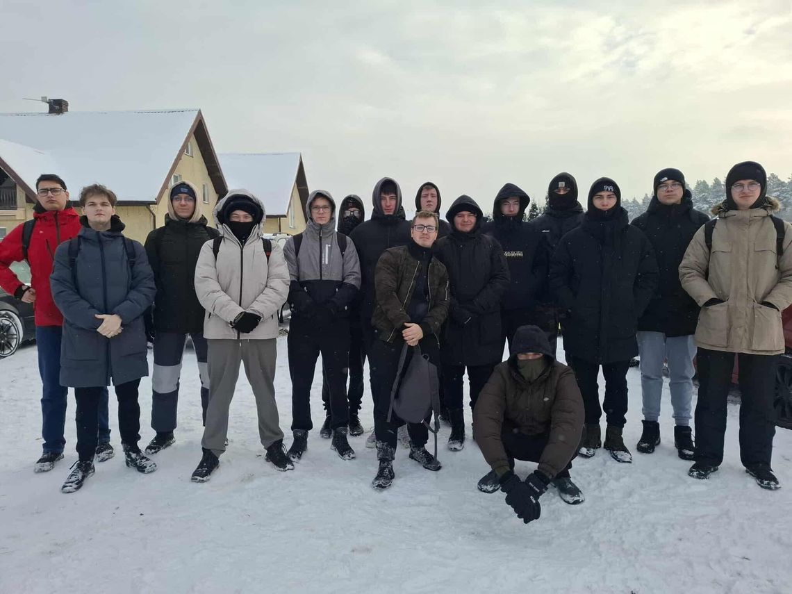 Zimowa przygoda tuż przed feriami w Zespole Szkół nr 6 w Suwałkach Zimowa przygoda tuż przed feriami w Zespole Szkół nr 6 w Suwałkach