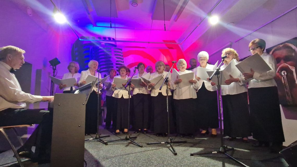 Zimowe Nastroje z Chórem Seniora Canto w Kawiarence Artystycznej Zimowe Nastroje z Chórem Seniora Canto w Kawiarence Artystycznej