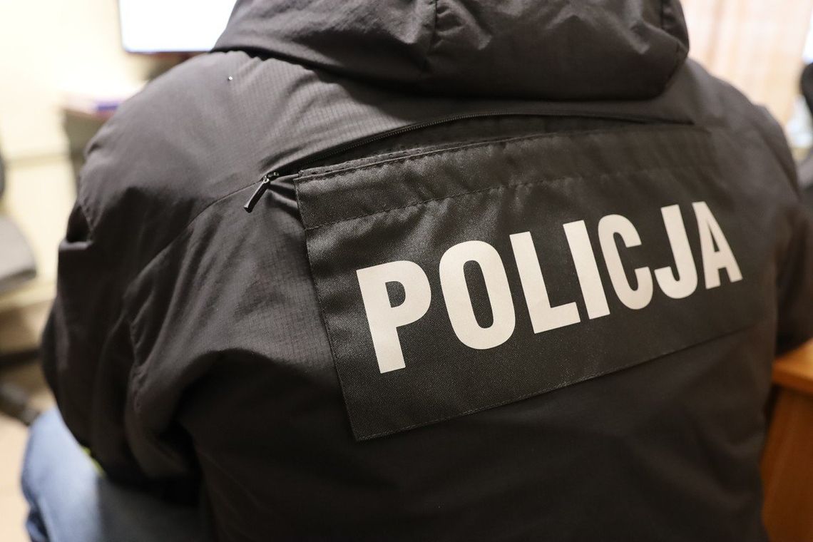 Złodziej deski snowboardowej w rękach policjantów Złodziej deski snowboardowej w rękach policjantów