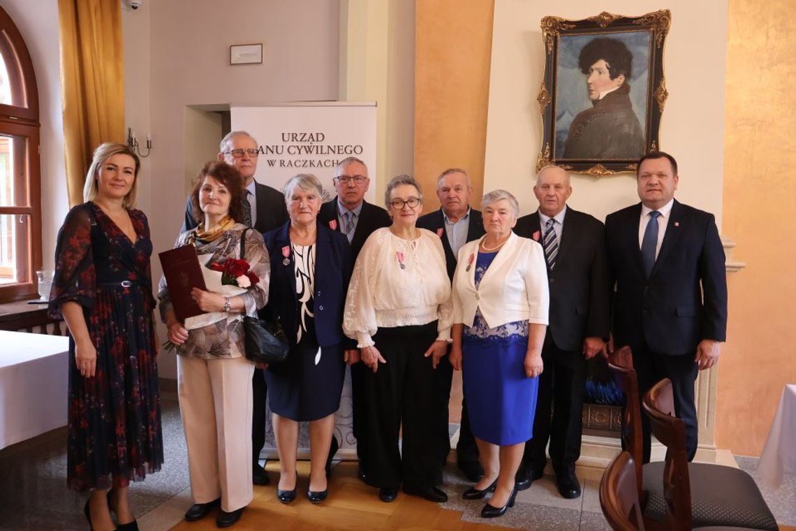 Złote Gody w Gminie Raczki. Pięć par świętowało 50-lecie małżeństwa Złote Gody w Gminie Raczki. Pięć par świętowało 50-lecie małżeństwa