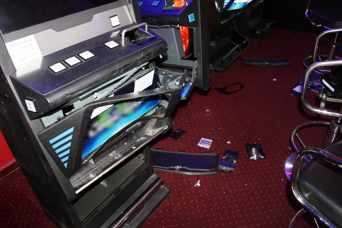 Zniszczył automaty i ukradł pieniądze. 43-latek zatrzymany przez augustowską policję