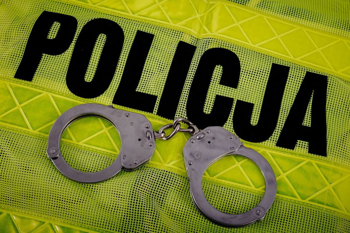 Zniszczył trzy zaparkowane samochody – został zatrzymany 🚓 Zniszczył trzy zaparkowane samochody – został zatrzymany 🚓