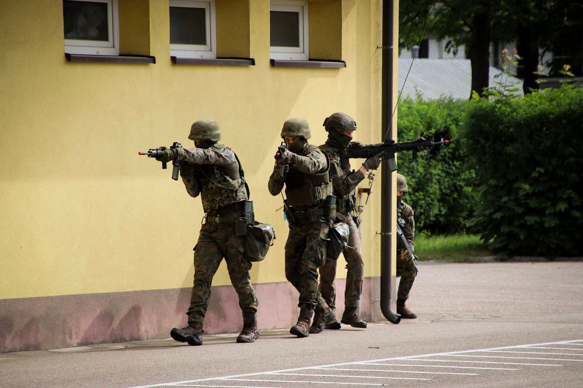 🛡️Żołnierze doskonalili umiejętności ochrony i obrony obiektów wojskowych 🛡️Żołnierze doskonalili umiejętności ochrony i obrony obiektów wojskowych